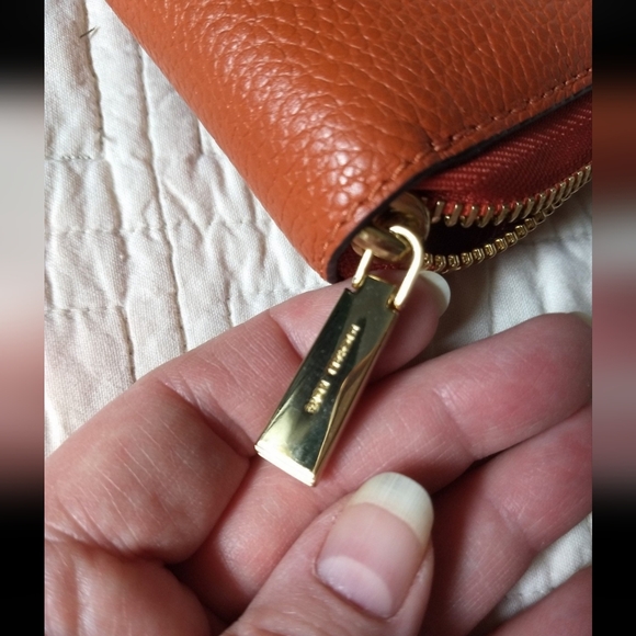 Michael Kors Large Jet Set Pumpkin Burnt Orange Leather Zip Around Wristlet - Picture 5 of 12